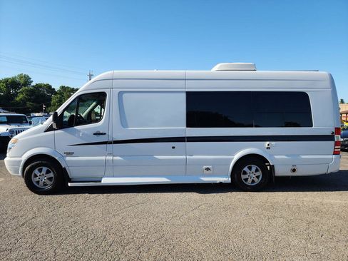 Used 2011 Mercedes-Benz Sprinter 2500 image 19
