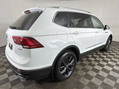Used 2022 Volkswagen Tiguan SE AWD/4WD image 2