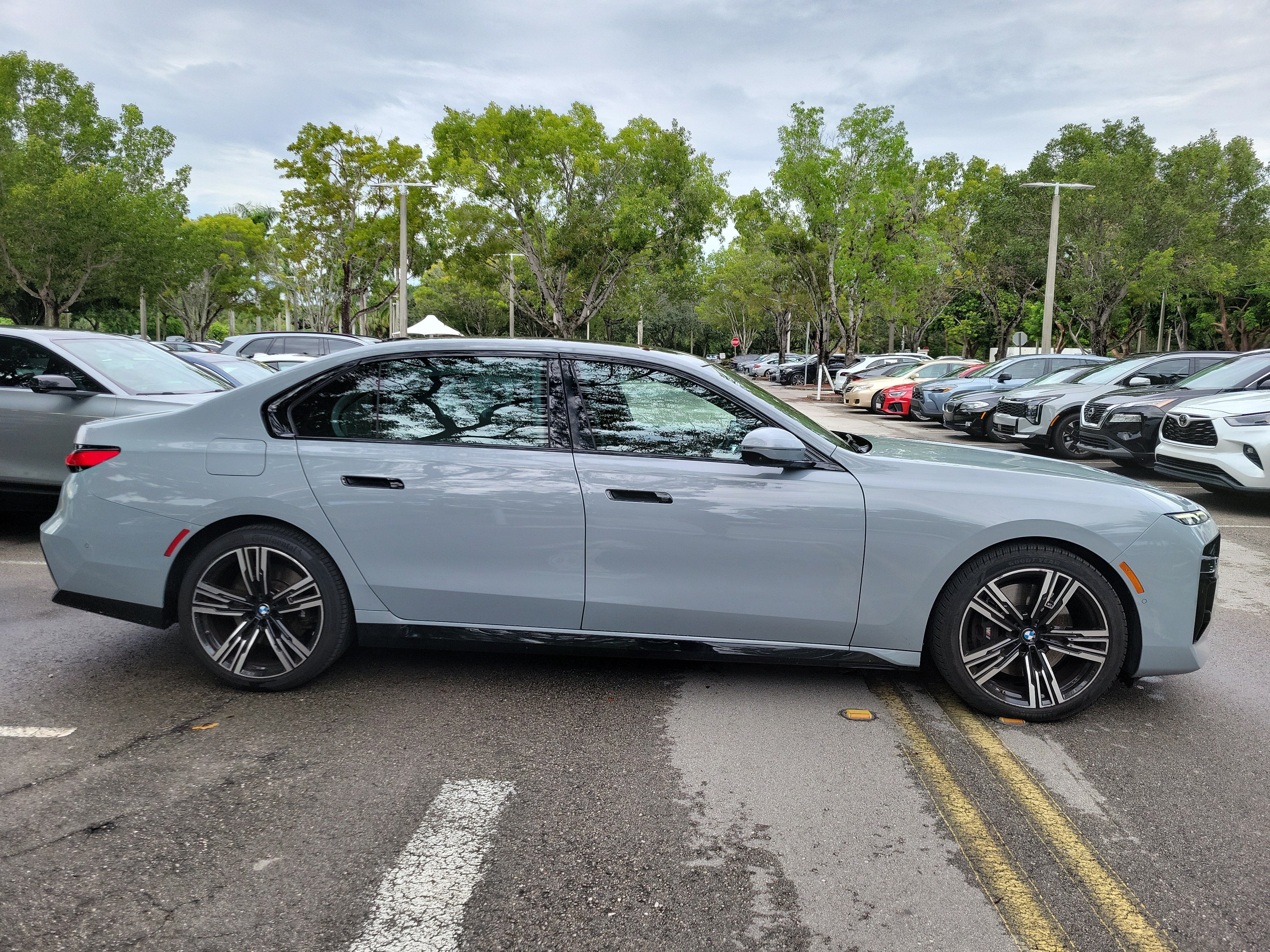 Certified 2024 BMW 740i RWD image 7