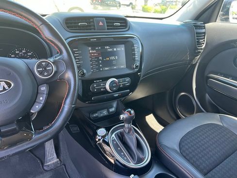 Used 2018 Kia Soul ! FWD image 32