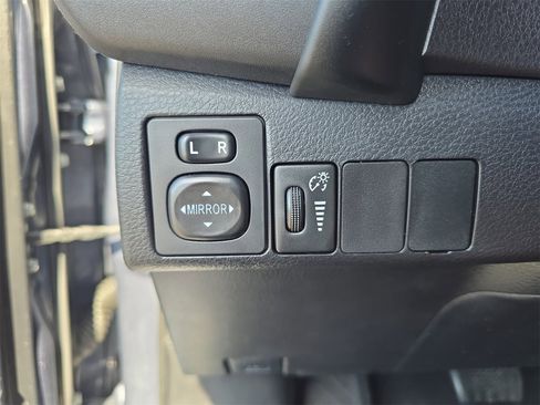 Used 2018 Toyota Corolla SE image 19