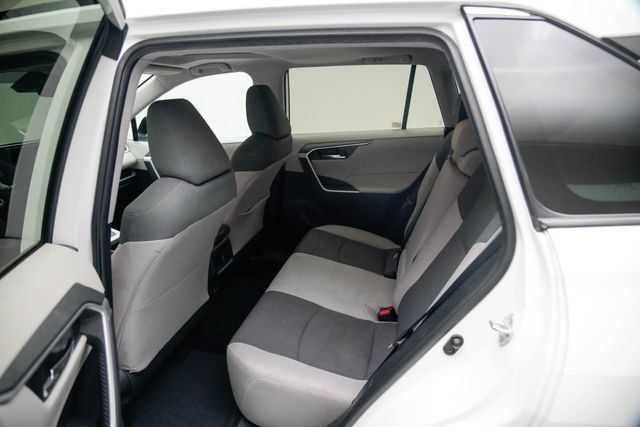 Used 2019 Toyota RAV4 XLE w/ Carpet Mat Package AWD/4WD image 16