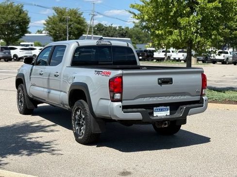 Used 2019 Toyota Tacoma TRD Off-Road w/ Technology Package AWD/4WD image 7