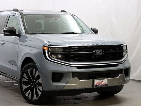 New 2025 Ford Expedition Platinum w/ Driver's Package image 2