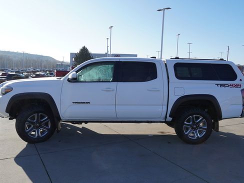 Certified 2023 Toyota Tacoma TRD Off-Road image 5