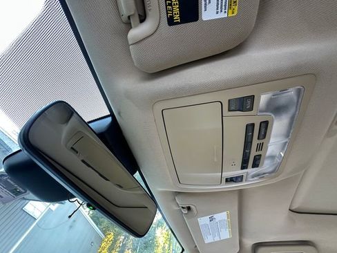 Used 2017 Toyota Highlander Limited image 29