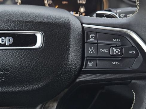 Used 2024 Jeep Grand Cherokee Altitude AWD/4WD image 28
