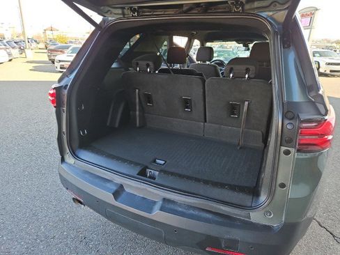 Used 2022 Chevrolet Traverse LT image 23