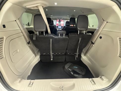 Used 2024 Chrysler Pacifica Select image 17