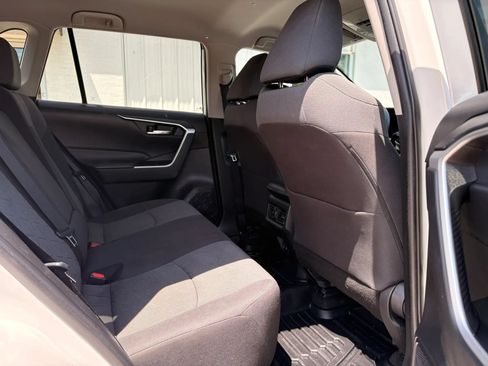 Used 2021 Toyota RAV4 XLE AWD/4WD image 10