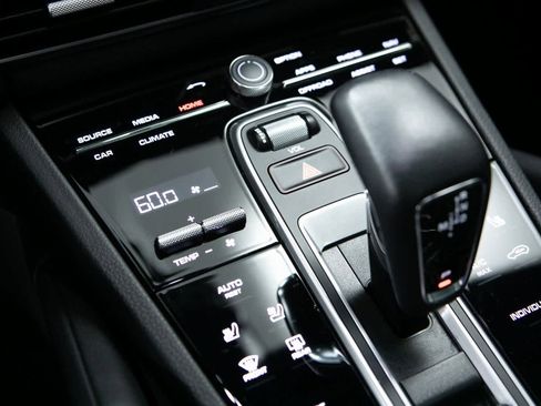 Certified 2023 Porsche Cayenne Platinum Edition w/ Assistance Package image 22