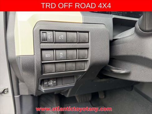 Certified 2024 Toyota Tacoma TRD Off-Road AWD/4WD image 21