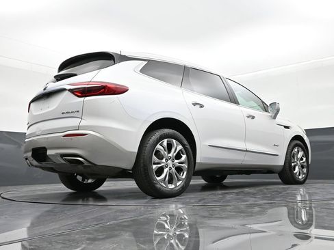 Used 2018 Buick Enclave Avenir FWD image 24