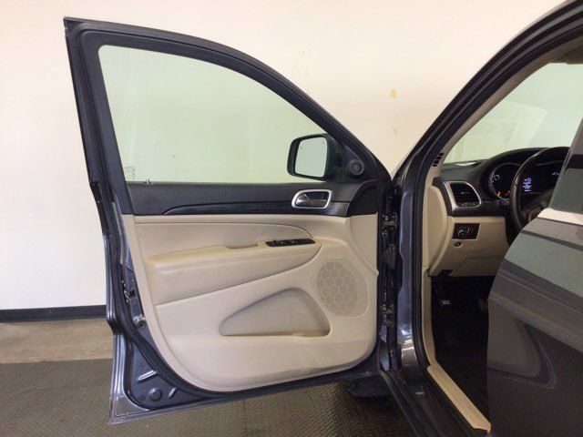 Used 2019 Jeep Grand Cherokee Laredo AWD/4WD image 16