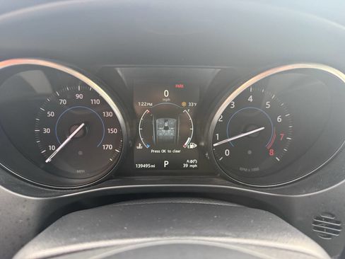 Used 2017 Jaguar F-PACE Prestige image 35