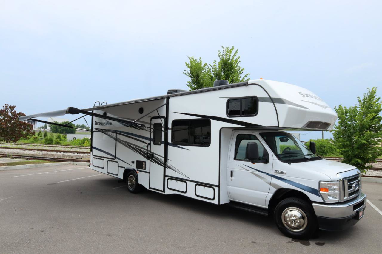 Used 2022 Ford E-450 and Econoline 450 Super Duty w/ Motorhome Prep Package RWD image 69
