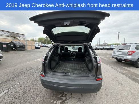 Used 2019 Jeep Cherokee Latitude Plus AWD/4WD image 21