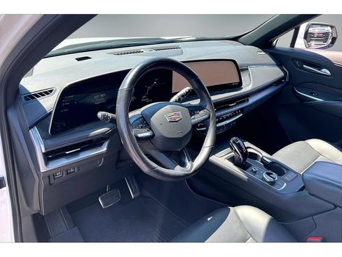 Used 2025 Cadillac XT4 Sport AWD/4WD image 17