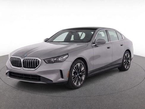 Used 2026 BMW 530i RWD image 7
