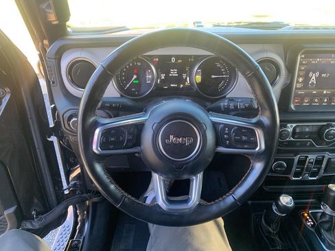 Used 2022 Jeep Wrangler Unlimited Sahara image 21