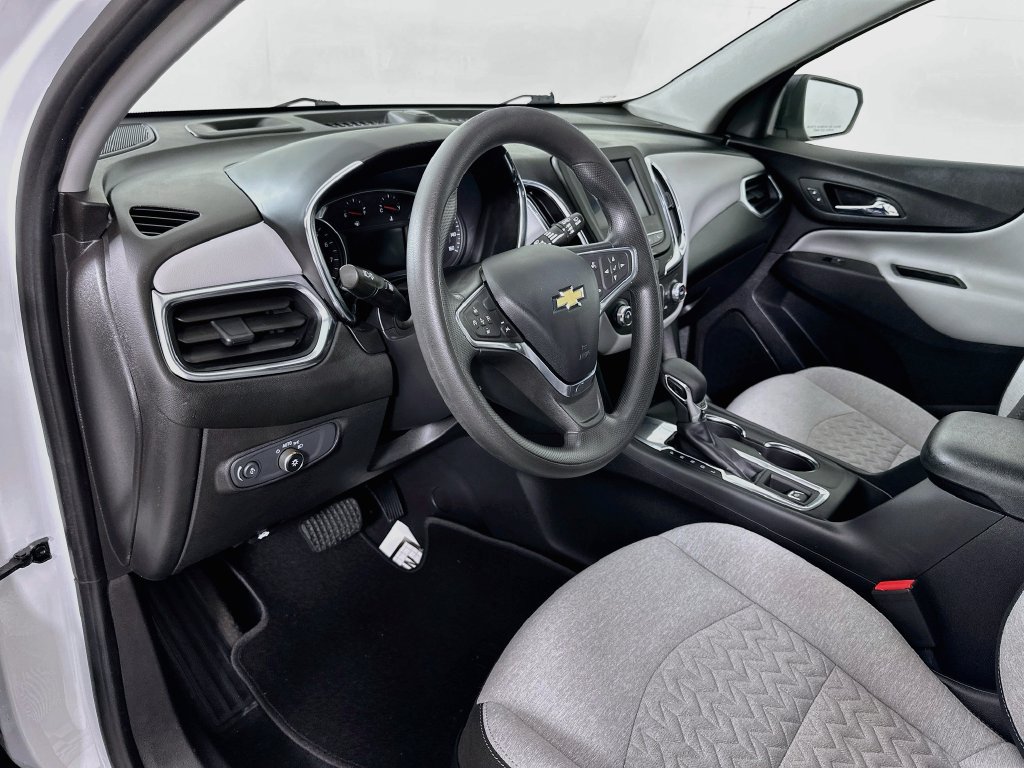 Used 2022 Chevrolet Equinox LS w/ LS Convenience Package FWD image 9