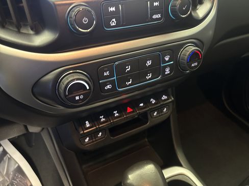 Used 2022 Chevrolet Colorado ZR2 AWD/4WD image 21