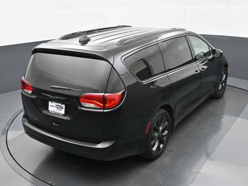 Used 2018 Chrysler Pacifica Touring-L Plus w/ Advanced Safetytec Group FWD image 32