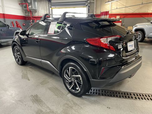 Used 2022 Toyota C-HR Limited FWD image 8