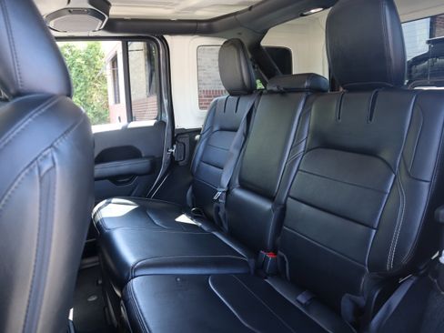 Used 2022 Jeep Wrangler Unlimited Sahara w/ Cold Weather Group image 29