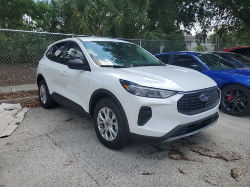 Used 2025 Ford Escape Active AWD/4WD image 2