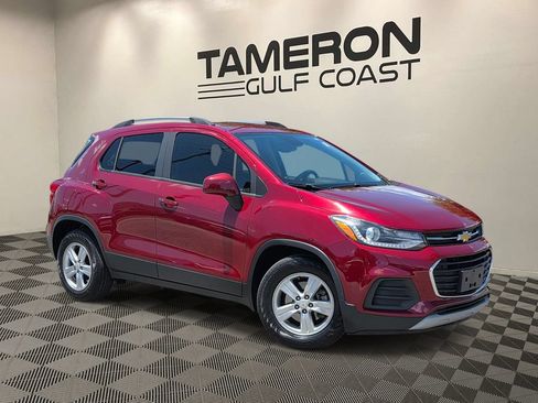 Used 2021 Chevrolet Trax LT w/ LT Convenience Package FWD image 1