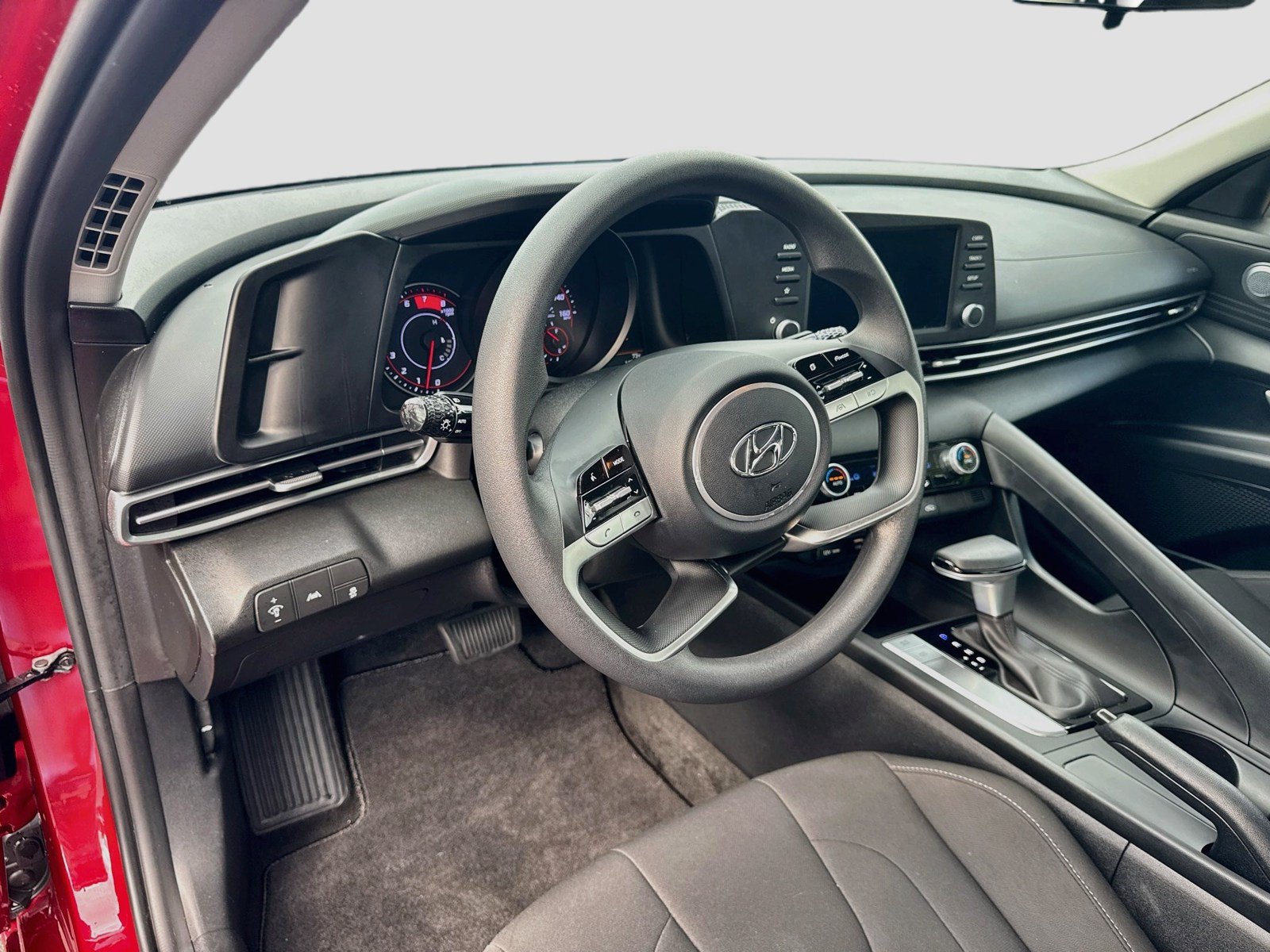 Used 2023 Hyundai Elantra SEL FWD image 9