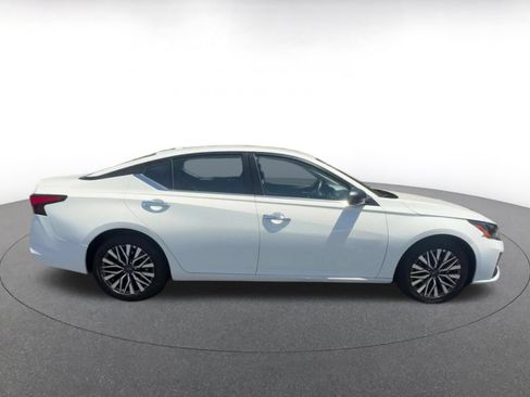 Used 2025 Nissan Altima 2.5 SV FWD image 16