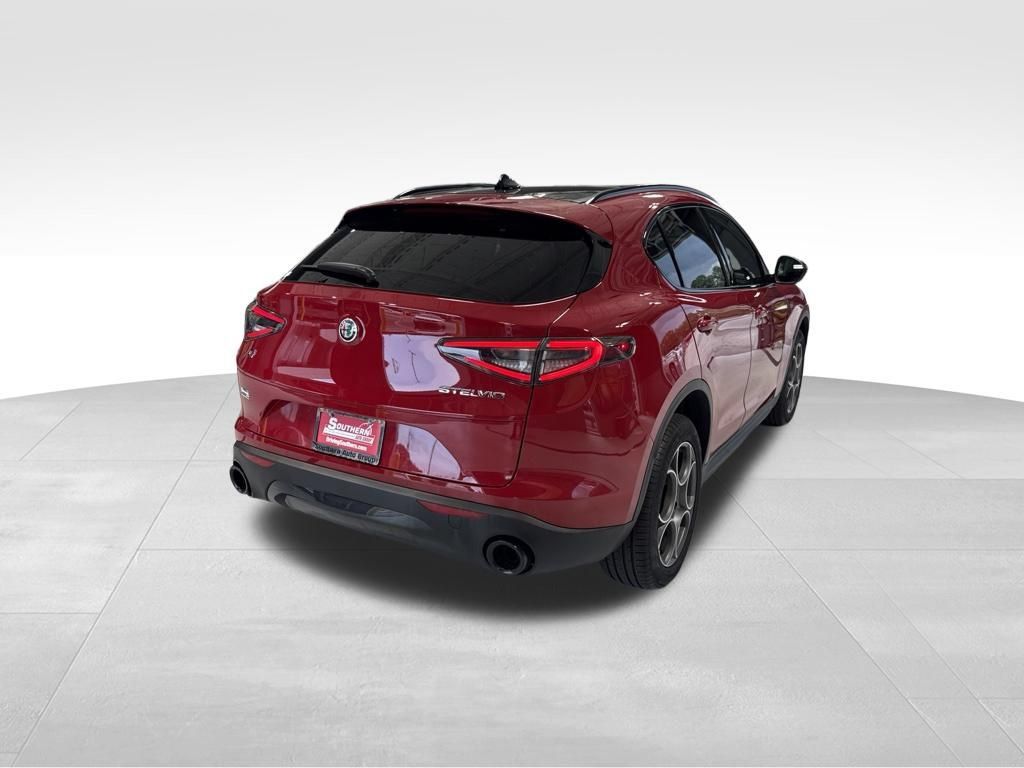 Used 2025 Alfa Romeo Stelvio Sprint w/ Convenience Package AWD/4WD image 8