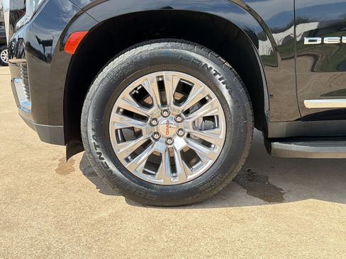 Used 2023 GMC Yukon XL Denali image 11