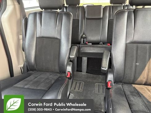 Used 2019 Dodge Grand Caravan SXT FWD image 14