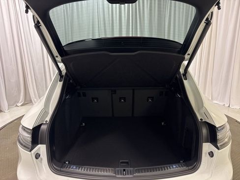New 2026 Porsche Macan image 34