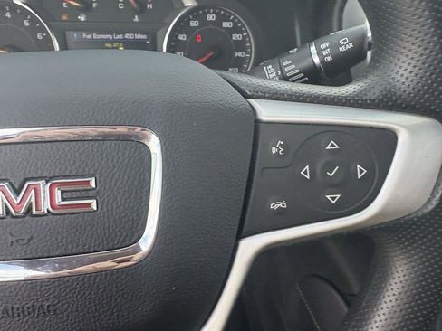 Used 2023 GMC Acadia SLE image 10