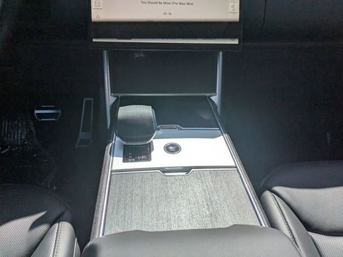 New 2026 Land Rover Range Rover Long Wheelbase SE AWD/4WD image 21