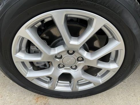 Used 2023 Jeep Compass Latitude AWD/4WD image 9