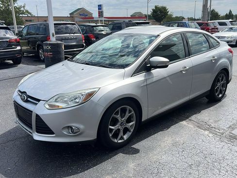 Used 2014 Ford Focus SE w/ Equipment Group 201A FWD image 2