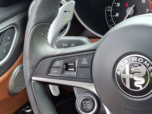 Used 2017 Alfa Romeo Giulia Ti w/ TI 19" Sport Package image 20