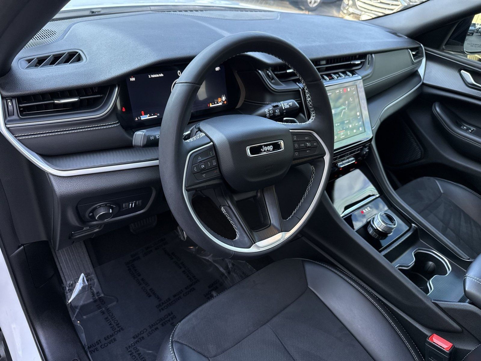 Used 2024 Jeep Grand Cherokee Altitude AWD/4WD image 15