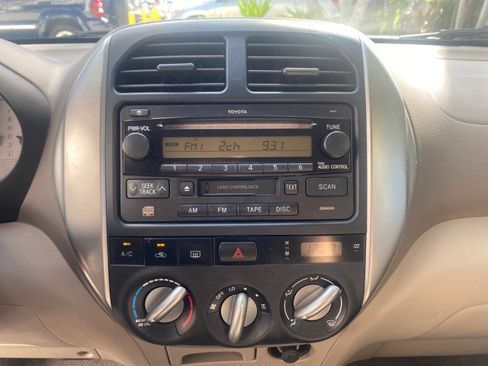 Used 2005 Toyota RAV4 2WD image 49