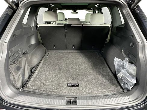 Used 2022 Volkswagen Tiguan SE R-Line image 29