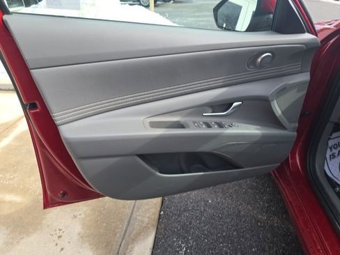 Used 2025 Hyundai Elantra SEL image 10