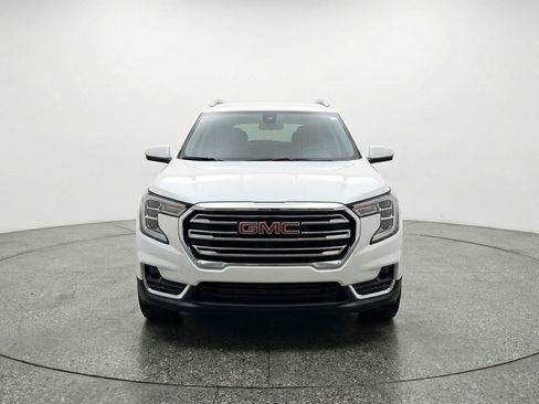 Used 2024 GMC Terrain SLT image 2