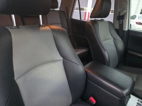 Used 2016 Toyota 4Runner SR5 Premium image 11