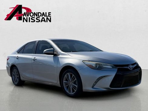 Used 2015 Toyota Camry SE w/ Moonroof Package FWD image 9