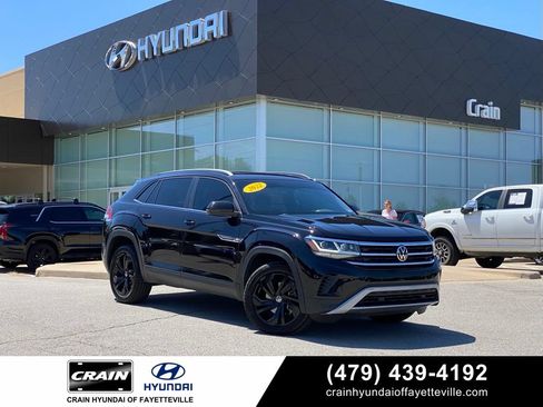 Used 2022 Volkswagen Atlas Cross Sport SE FWD image 1